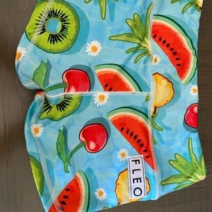 Fleo shorts size small